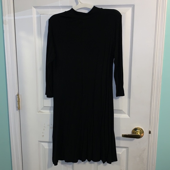 Black long sleeve tshirt dress with keyhole - Picture 4 of 4